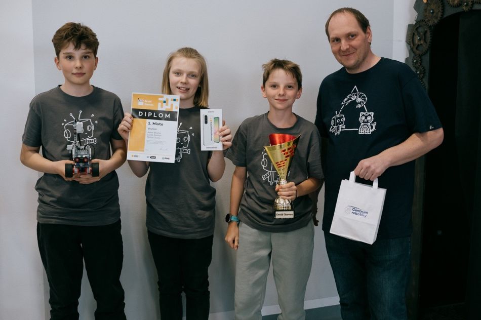 Droid Games 2026_vítězný tým Vrumíci_foto SITMP