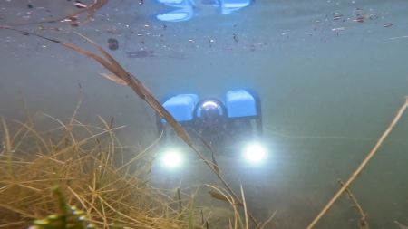 Ponorka zkontrolovala výpust Velkého boleveckého rybníka