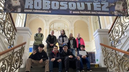 Mladí robotici zazářili na Robotiádě 2024