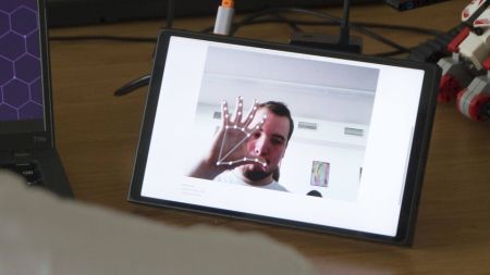Gymnazisté představili práce z IoT labu ZČU