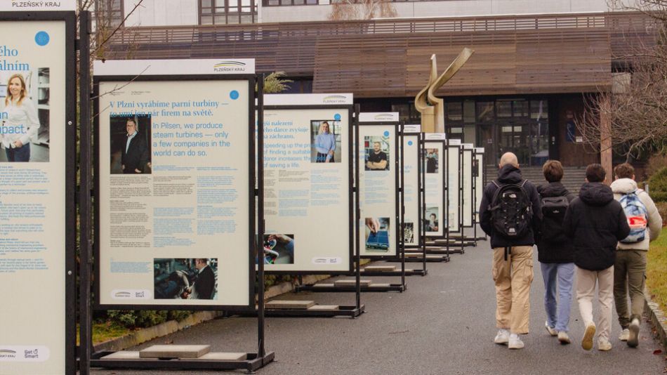 Špičkové vědce i manažery ukazuje výstava v kampusu na Borech, nechybí ani experti ZČU