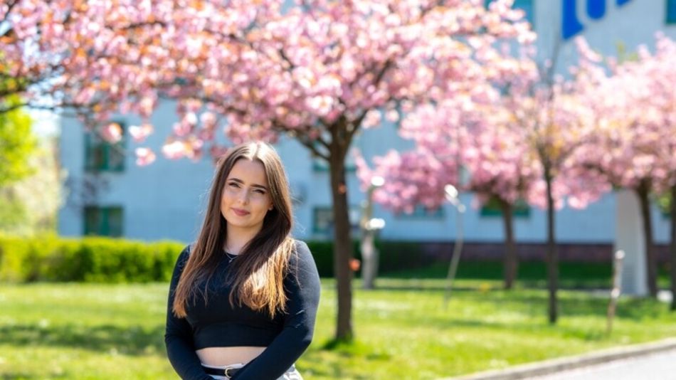 Studentka průmyslovky psala svoji maturitní práci na Fakultě strojní. Teď se na ni hlásí