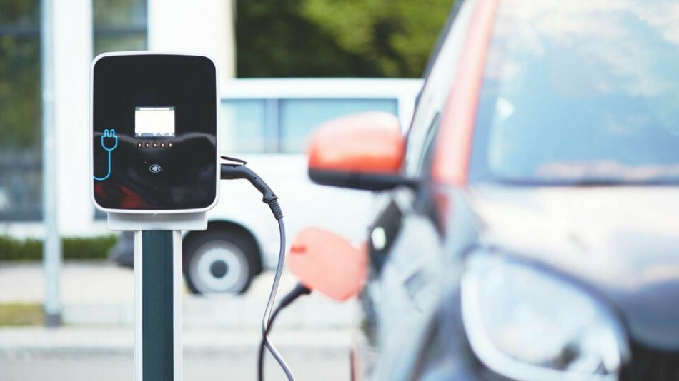 ZČU podepsala memorandum zaměřené na výzkumné projekty týkající se elektromobility