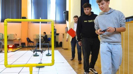 MINIDRON 2026: Ovládání dronu i programování prověřilo stovku studentů
