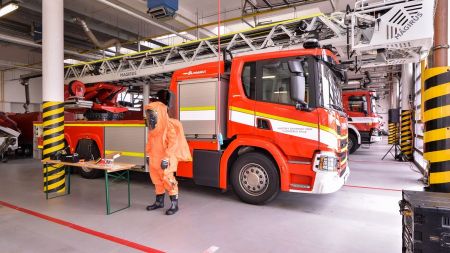 Plzeň přispěla miliony korun na novou techniku profesionálním hasičům